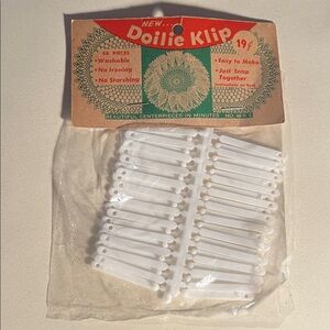 Vintage Doilie Klip Set No. 48D-C | 48 Pieces | New Old Stock | Made in USA